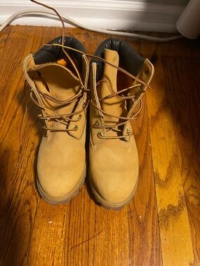 Classic Wheat Work Boots - Lace-Up Nubuck